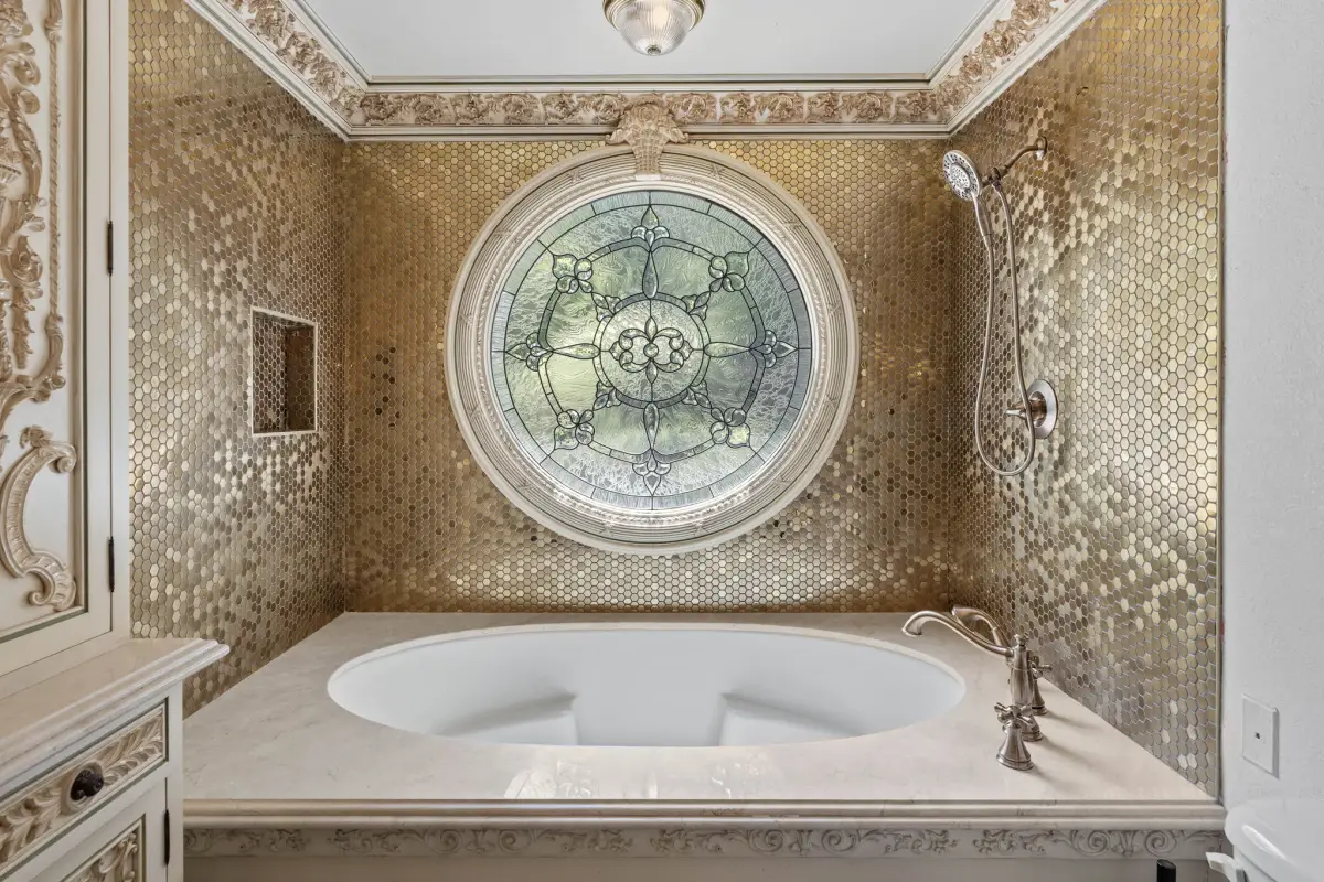 Luxury soaking tub bathroom