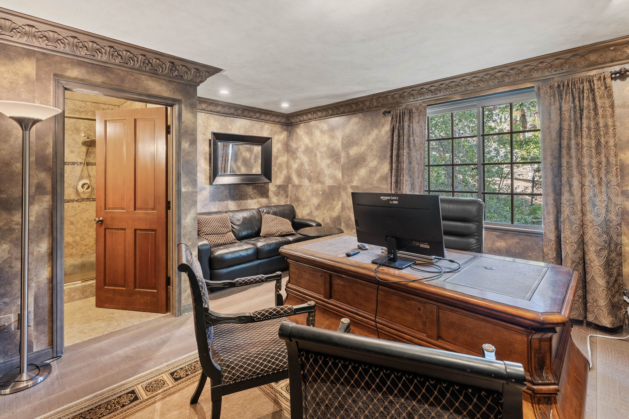 Private study and office space for focused work or therapy sessions