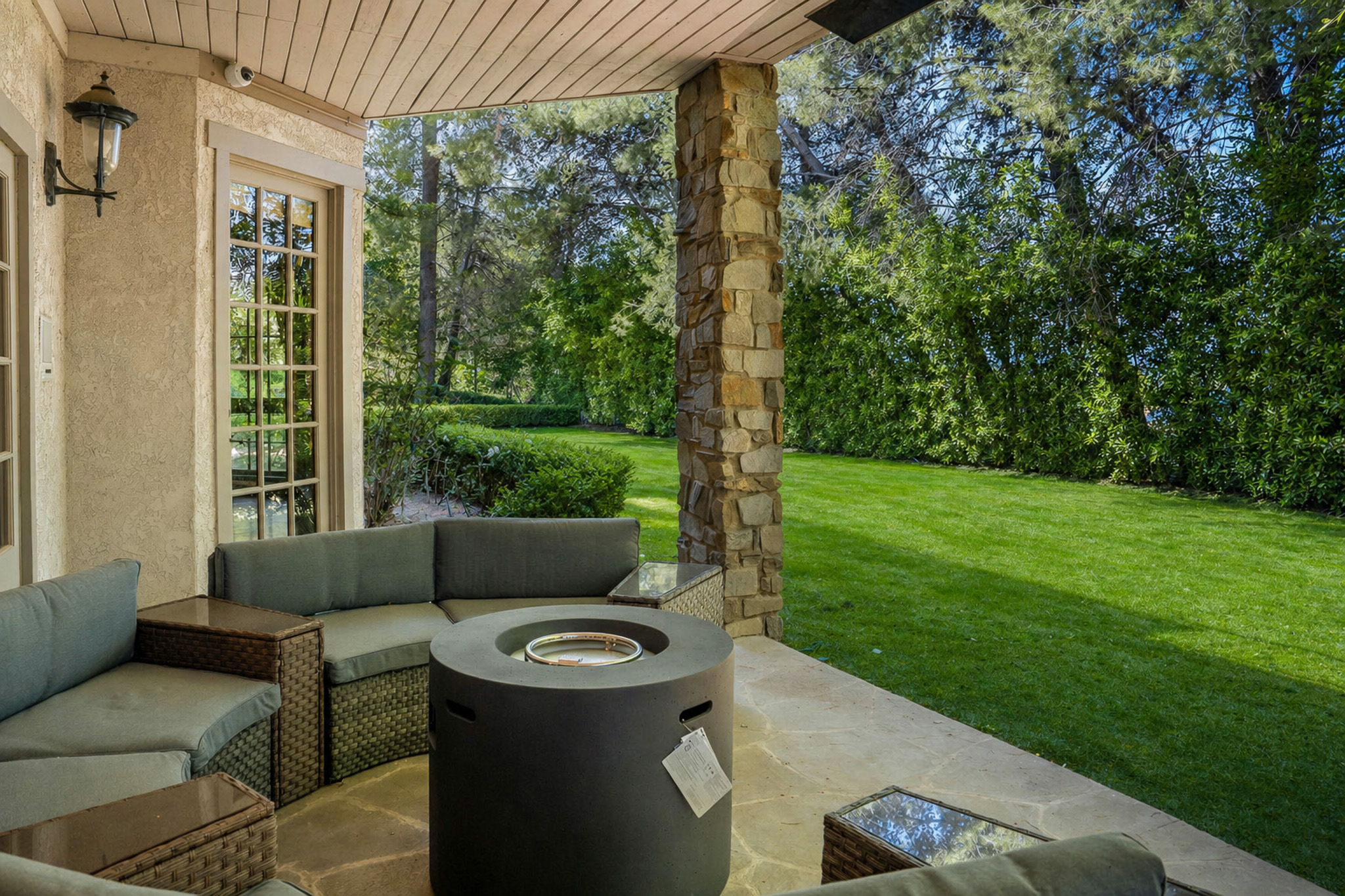 Outdoor patio with firepit