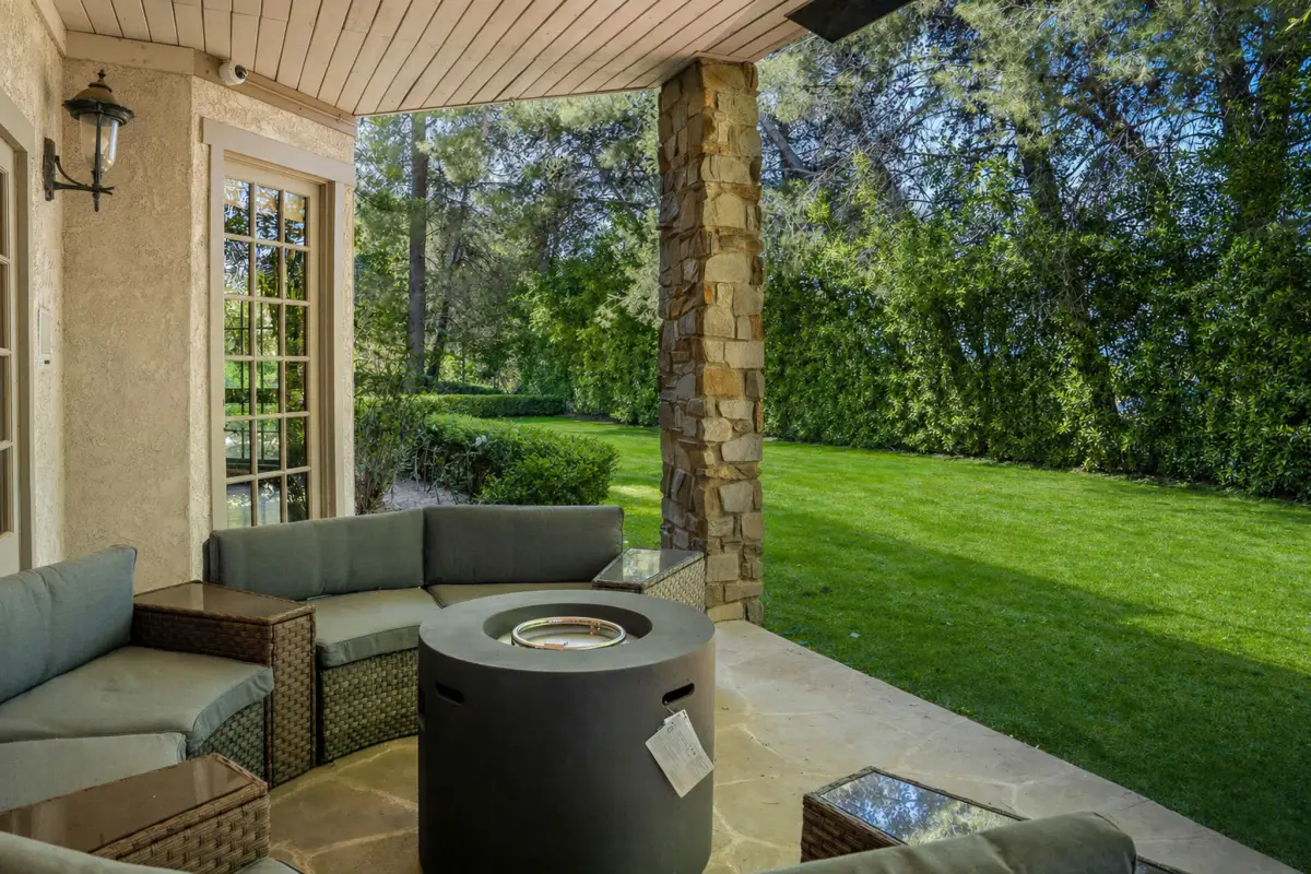 Outdoor patio with firepit
